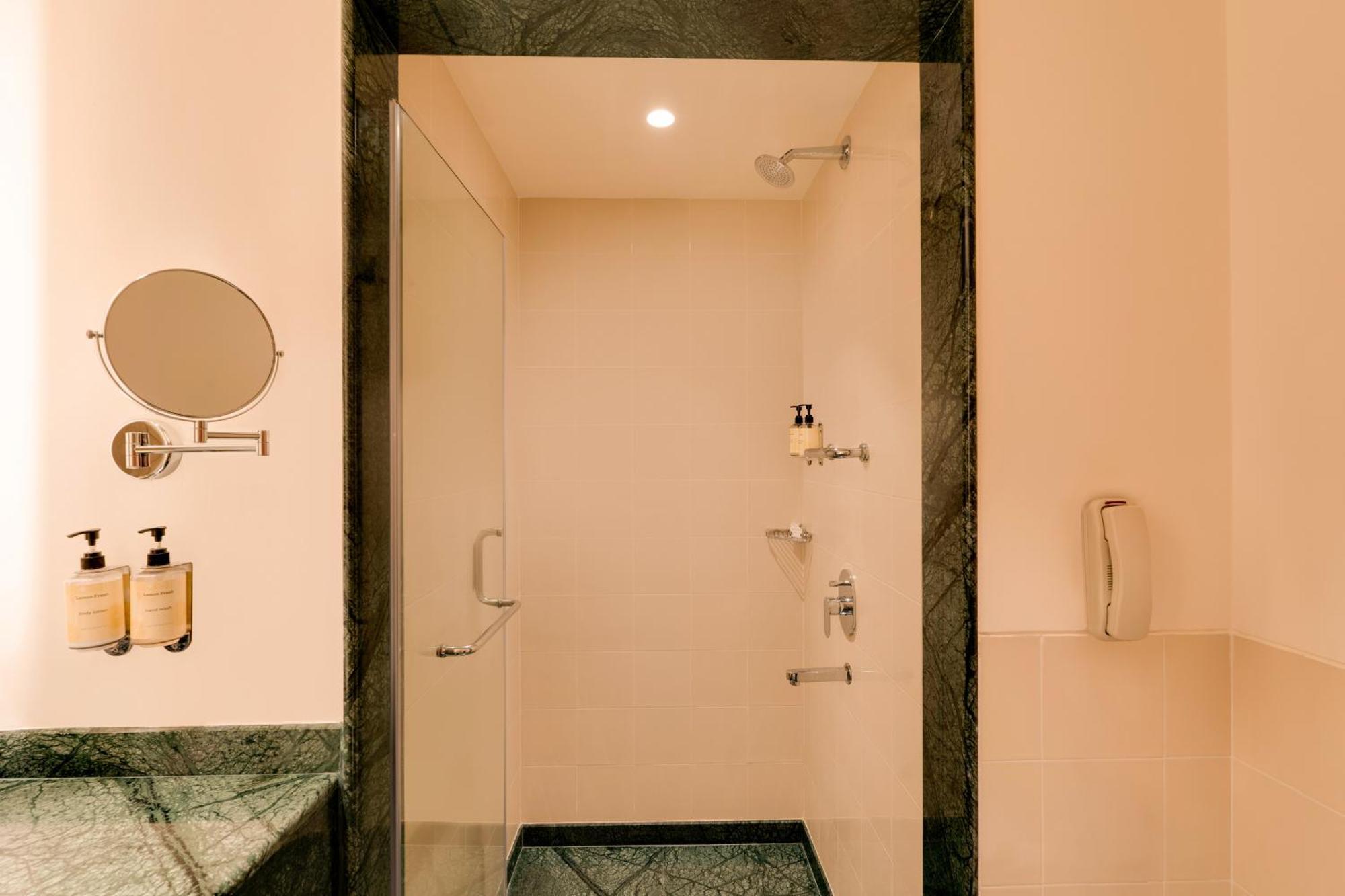 Lemon Tree Hotel, Gachibowli, Hyderabad Eksteriør bilde