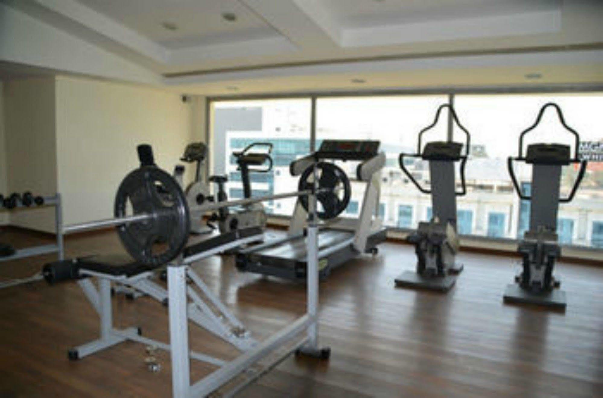 Lemon Tree Hotel, Gachibowli, Hyderabad Eksteriør bilde